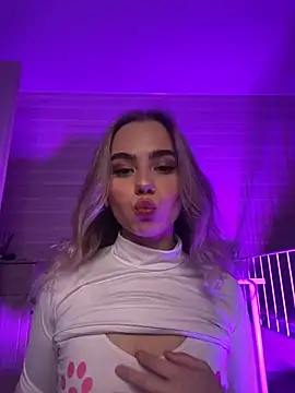 SkyBriii online show from March 8, 2025, 6:16 pm