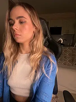 SkyBriii online show from March 9, 2025, 9:36 pm