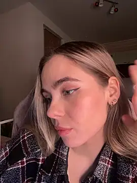 SkyBriii online show from March 14, 2025, 5:57 pm