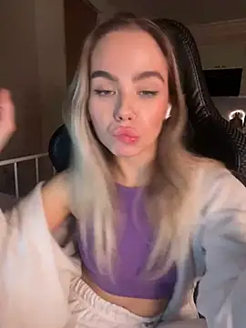 SkyBriii online show from March 17, 2025, 6:53 pm