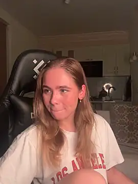 SkyBriii online show from September 20, 2025, 7:37 pm