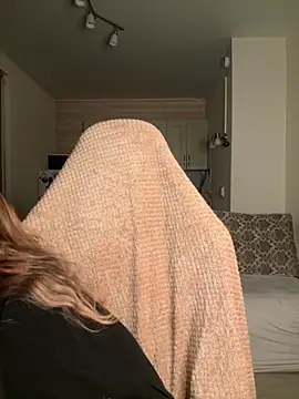 SkyBriii online show from September 30, 2025, 8:03 pm