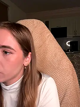 SkyBriii online show from October 4, 2025, 7:34 pm