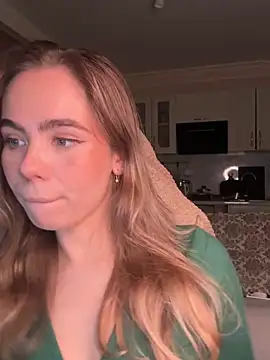 SkyBriii online show from October 9, 2025, 5:22 pm