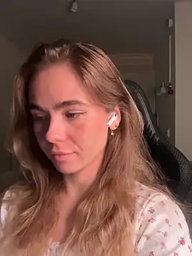 SkyBriii online show from October 20, 2025, 3:01 pm