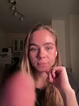 SkyBriii online show from October 21, 2025, 7:03 pm