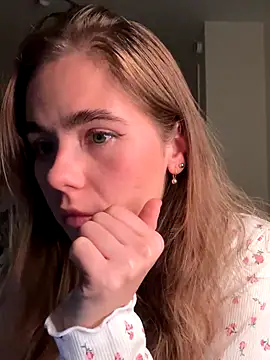 SkyBriii online show from October 23, 2025, 7:56 pm