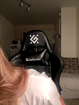 SkyBriii online show from October 29, 2025, 7:37 pm