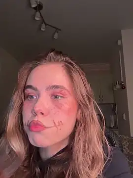 SkyBriii online show from October 31, 2025, 6:09 pm