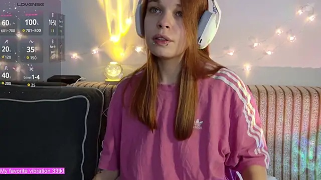 ValBae online show from November 19, 2025, 9:59 pm