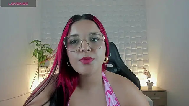 victoria18x online show from December 30, 2024, 3:57 pm