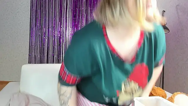 Seductive She Wolf online show from February 15, 2025, 8:54 pm