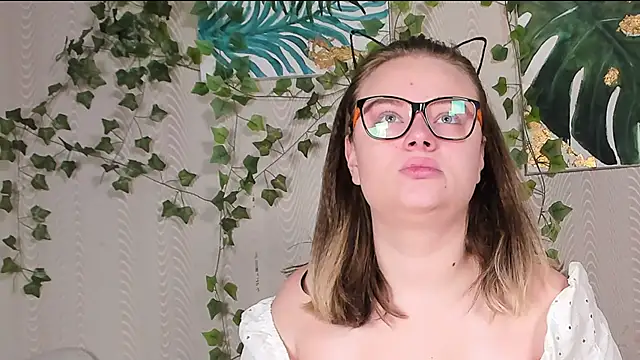 Seductive She Wolf online show from October 17, 2025, 8:06 am