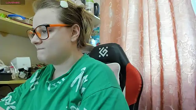 Seductive She Wolf online show from April 4, 2026, 3:20 pm