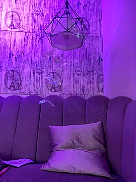 AbyThompson online show from November 11, 2025, 12:16 pm