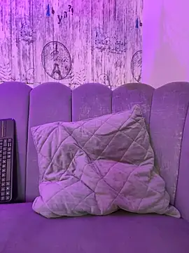 AbyThompson online show from April 18, 2026, 1:37 pm