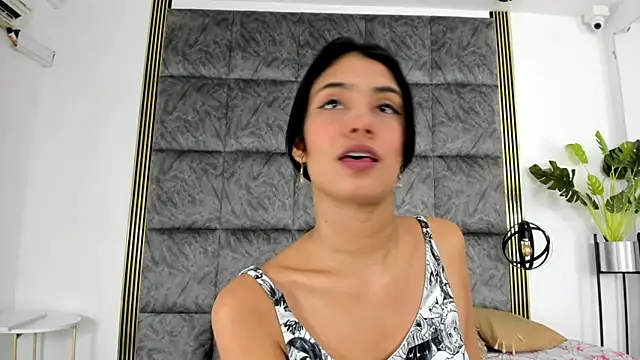 LaurenRodriiguez online show from February 6, 2025, 12:37 pm