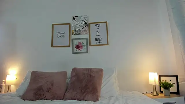 Snapshot of LaurenRodriiguez chatting on February 19, 2026, 6:48 pm LaurenRodriiguez online show from February 19, 2026, 6:48 pm