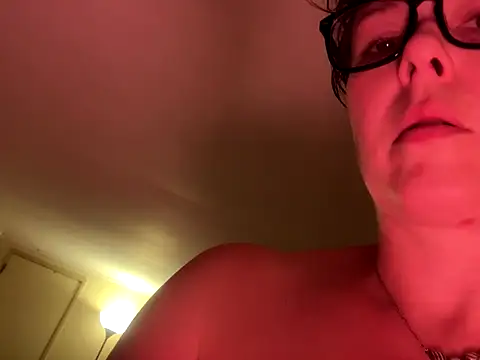 Snapshot of KatieBARBiE98 chatting on November 26, 2025, 11:06 pm KatieBARBiE98 online show from November 26, 2025, 11:06 pm