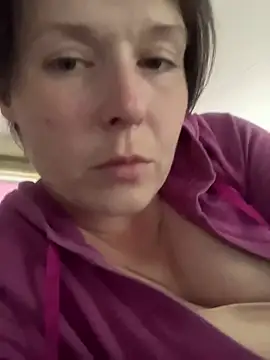 Snapshot of KatieBARBiE98 chatting on May 14, 2026, 10:05 pm KatieBARBiE98 online show from May 14, 2026, 10:05 pm