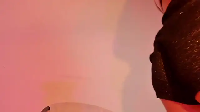 HarleyRedd online show from February 25, 2025, 6:47 am