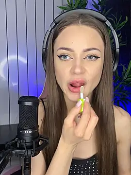 AlyseReuse online show from March 11, 2025, 11:48 pm