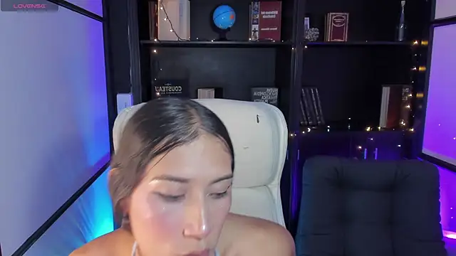 Snapshot of CamilaHarperr_ chatting on December 3, 2024, 3:52 am CamilaHarperr online show from December 3, 2024, 3:52 am