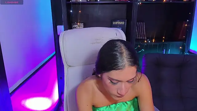 Snapshot of CamilaHarperr_ chatting on January 10, 2025, 4:01 am CamilaHarperr online show from January 10, 2025, 4:01 am