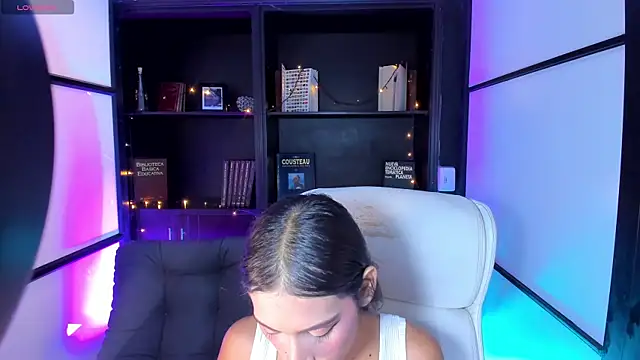 Snapshot of CamilaHarperr_ chatting on January 22, 2025, 4:23 am CamilaHarperr online show from January 22, 2025, 4:23 am