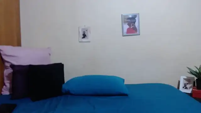 HotCurvyAssx38 online show from December 25, 2024, 6:31 am
