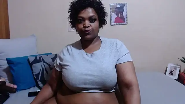 HotCurvyAssx38 online show from January 5, 2025, 1:35 am