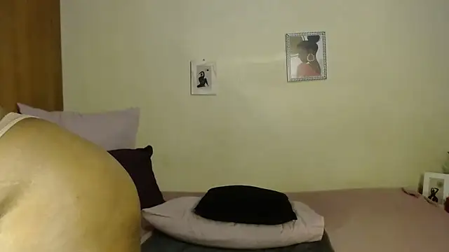 HotCurvyAssx38 online show from January 23, 2025, 3:37 am