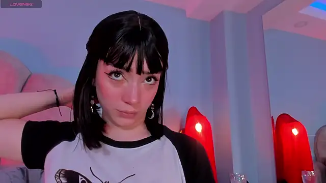 sweeet peach online show from October 14, 2025, 10:21 pm