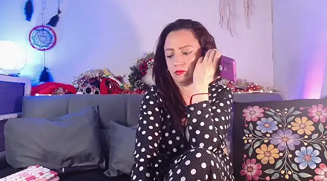 Snapshot of catalinamommyx chatting on December 16, 2024, 10:18 am catalinamommyx online show from December 16, 2024, 10:18 am