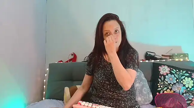 Snapshot of catalinamommyx chatting on February 6, 2025, 5:35 am catalinamommyx online show from February 6, 2025, 5:35 am