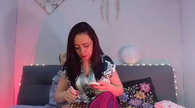 Snapshot of catalinamommyx chatting on February 14, 2025, 6:23 am catalinamommyx online show from February 14, 2025, 6:23 am