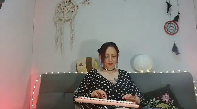 Snapshot of catalinamommyx chatting on February 20, 2025, 9:55 am catalinamommyx online show from February 20, 2025, 9:55 am