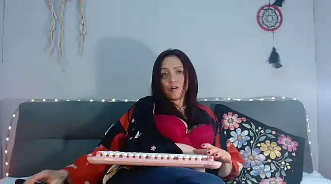Snapshot of catalinamommyx chatting on February 23, 2025, 9:00 am catalinamommyx online show from February 23, 2025, 9:00 am