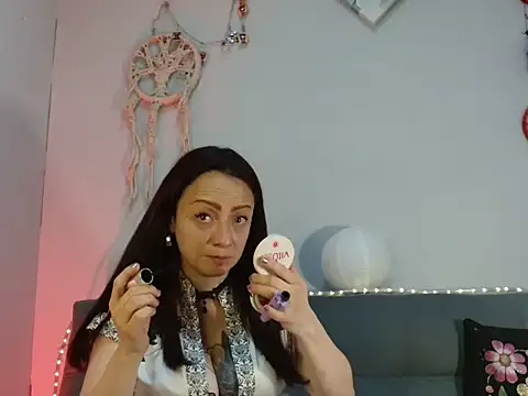 Snapshot of catalinamommyx chatting on February 28, 2025, 5:15 am catalinamommyx online show from February 28, 2025, 5:15 am