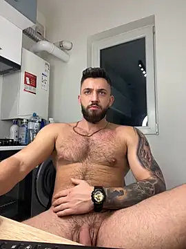 Snapshot of LoveIsBlind_ chatting on December 18, 2024, 12:32 am LoveIsBlind online show from December 18, 2024, 12:32 am