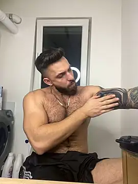 Snapshot of LoveIsBlind_ chatting on December 26, 2024, 9:37 pm LoveIsBlind online show from December 26, 2024, 9:37 pm