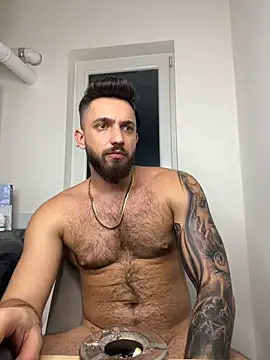 Snapshot of LoveIsBlind_ chatting on December 27, 2024, 1:11 am LoveIsBlind online show from December 27, 2024, 1:11 am
