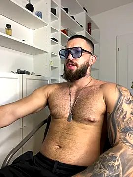 LoveIsBlind  online show from September 23, 2025, 6:00 pm