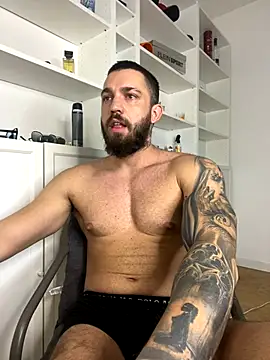 LoveIsBlind  online show from October 4, 2025, 7:39 am