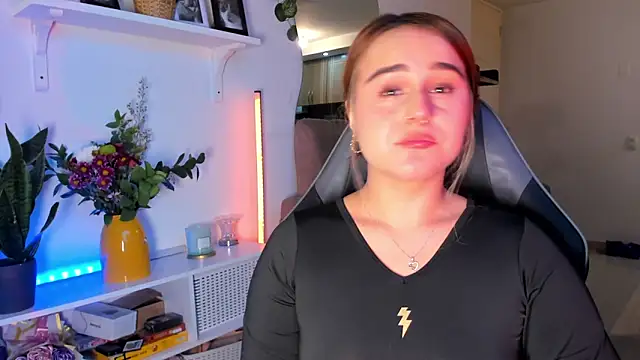 evy orange1 online show from March 7, 2026, 1:35 am