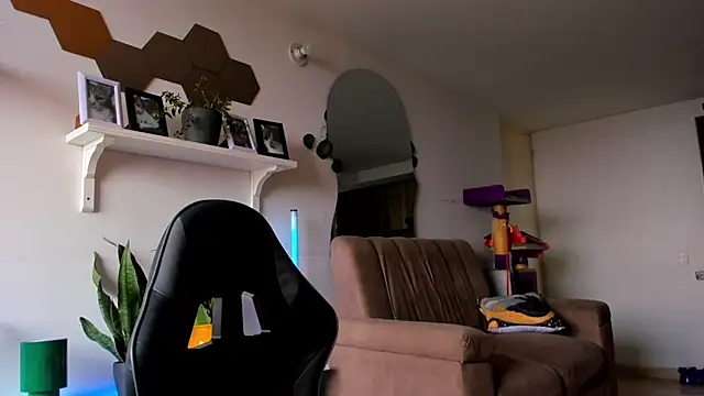 evy orange1 online show from March 26, 2026, 3:39 pm