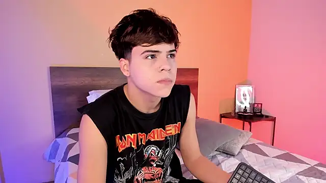 justinbiler online show from February 14, 2025, 12:36 pm