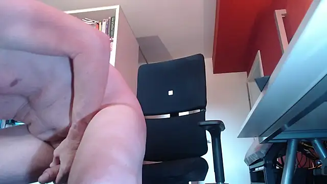 Snapshot of BennyK72 chatting on September 29, 2025, 8:08 am BennyK72 online show from September 29, 2025, 8:08 am