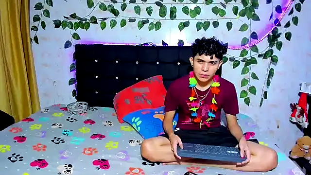 Alexander and Xiao online show from December 31, 2024, 2:51 am