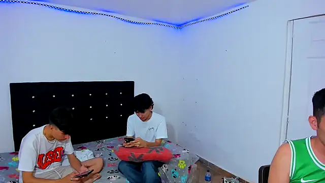 Alexander and Xiao online show from March 1, 2025, 8:42 pm